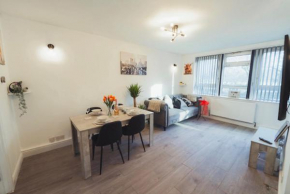 Apartment with balcony looking over Battersea Park